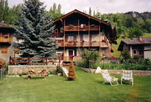 Le Vieux Noyer - Appartamenti Al Verde Villaggio Di Rumiod Saint-Pierre Exterior foto