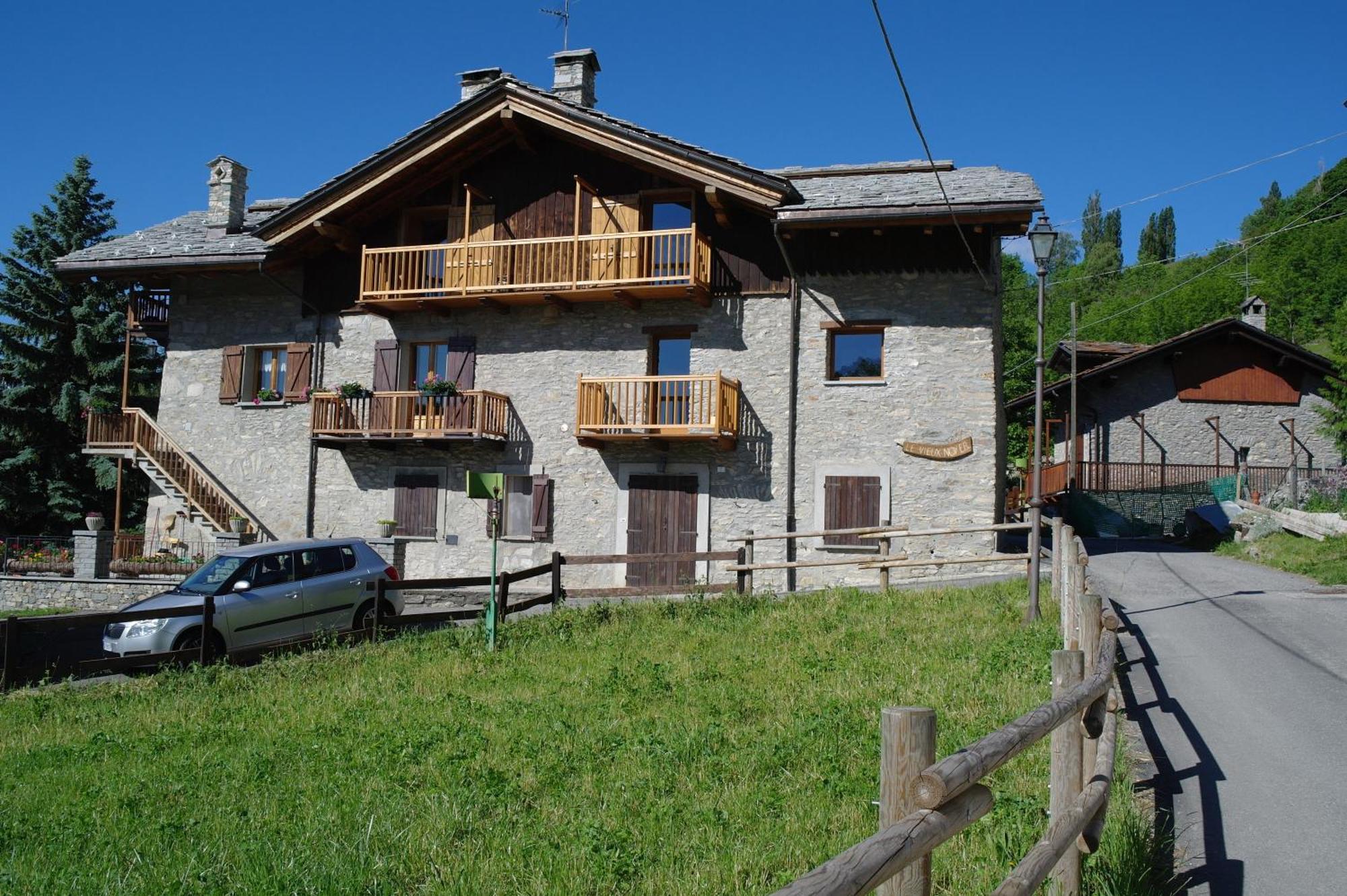 Le Vieux Noyer - Appartamenti Al Verde Villaggio Di Rumiod Saint-Pierre Exterior foto
